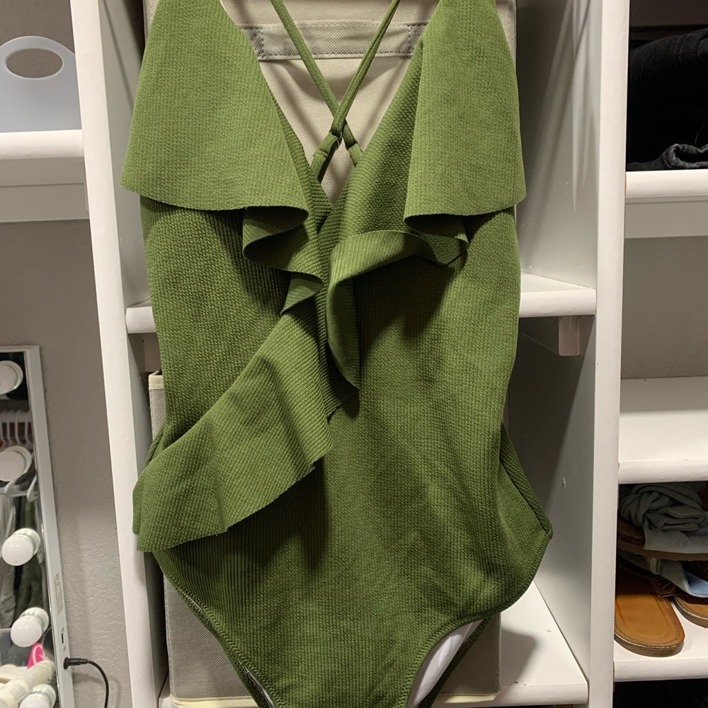 Cupshe Olive Green Textured One-Piece Swimsuit